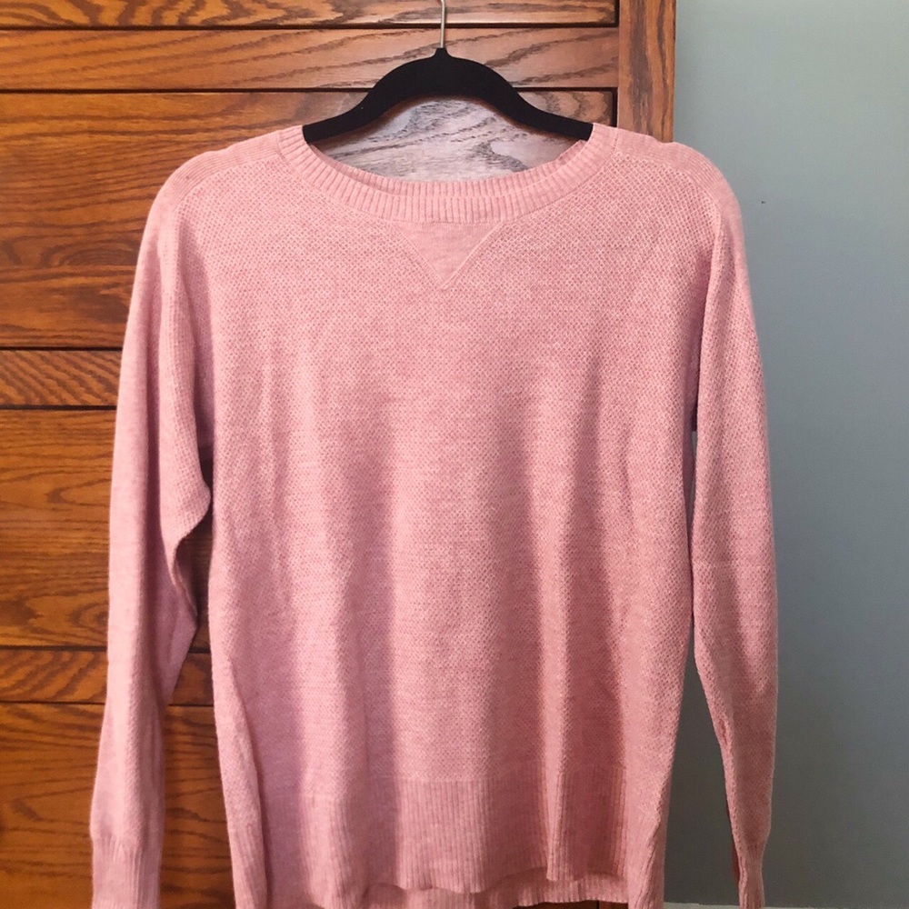 AMERICAN EAGLE PINK SWEATER